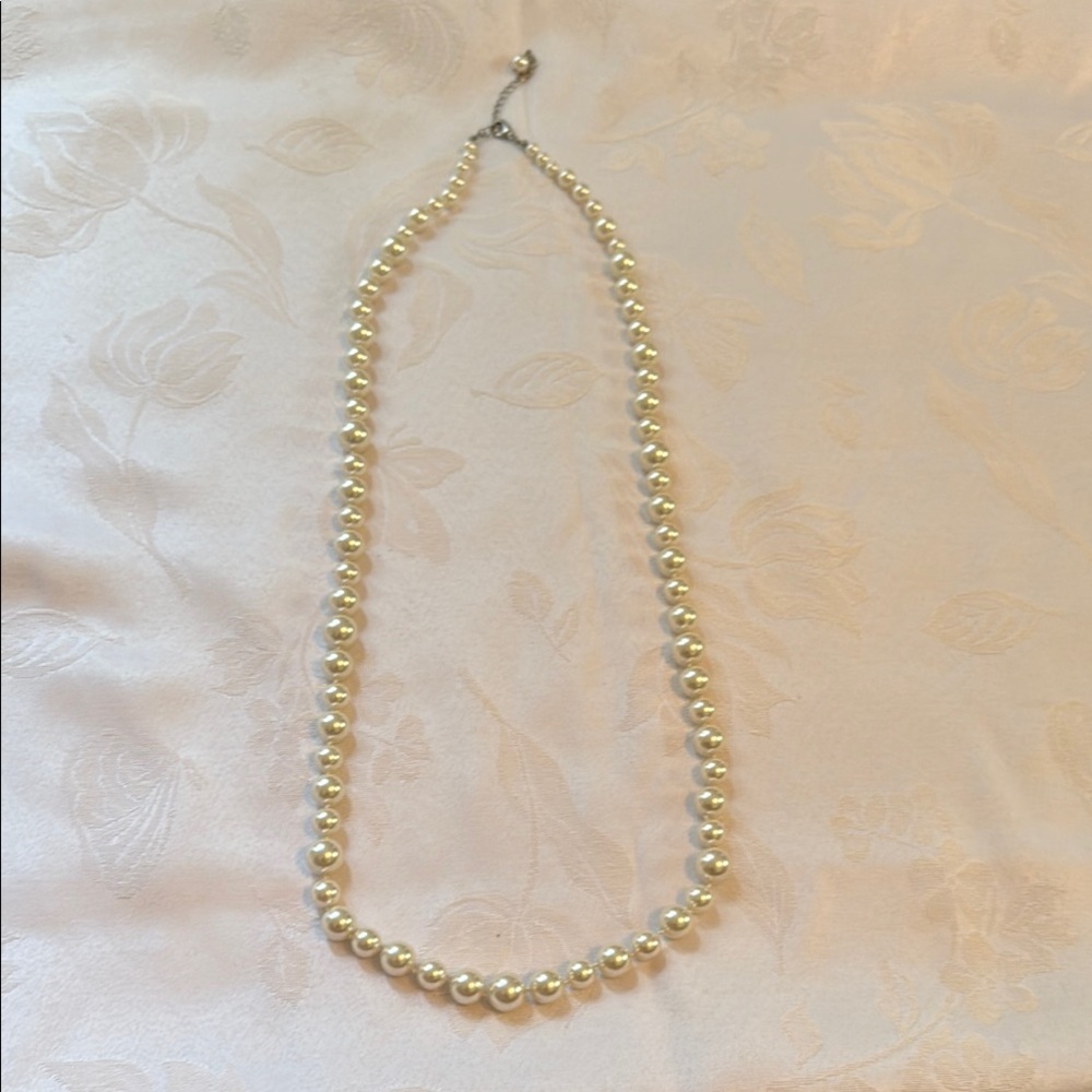 Elegant Cream Pearl Necklace